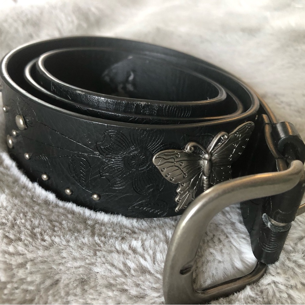Leather Butterfly conchs Accent Women's Belt in Black